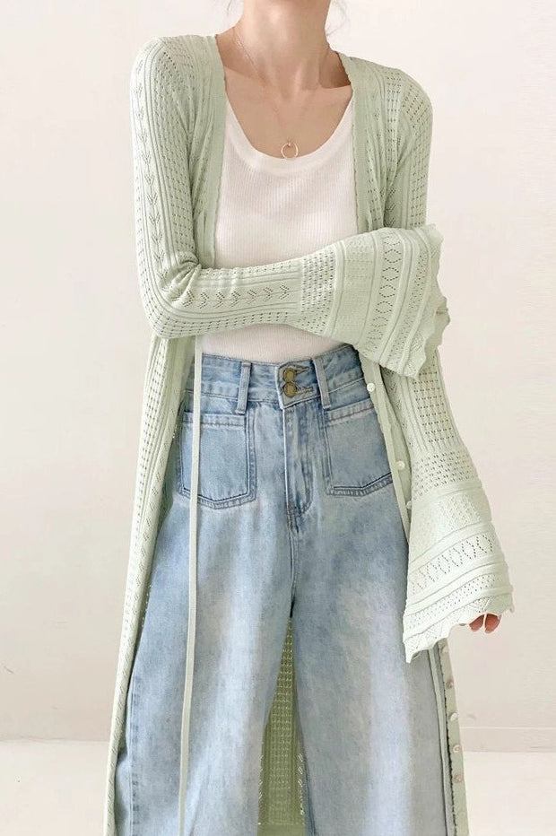 Strickjacke mit V-Ausschnitt, Spitze und Strickstruktur