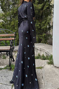 Maxikleid mit V-Ausschnitt, langen Ärmeln und Bindedetail