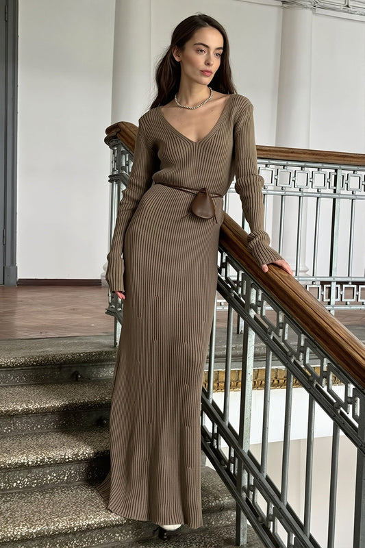 Figurbetontes Maxikleid mit V-Ausschnitt und Strickstruktur