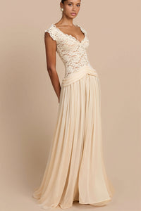 Maxikleid mit V-Ausschnitt, Spitze und Netzdetails