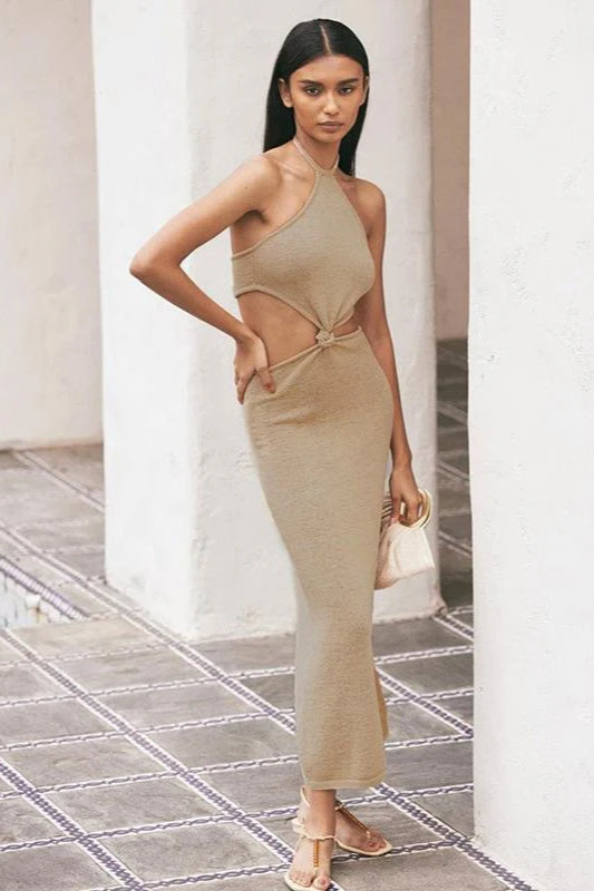 Rückenfreies Maxikleid mit Neckholder und Aussparungen