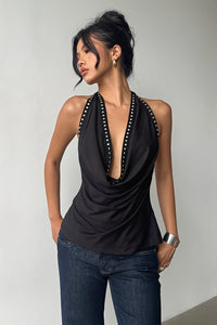 Figurbetontes Tanktop mit Neckholder und V-Ausschnitt