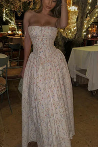 Schulterfreies Maxikleid mit Falten und Blumenmuster