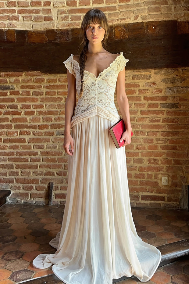 Maxikleid mit V-Ausschnitt, Spitze und Netzdetails