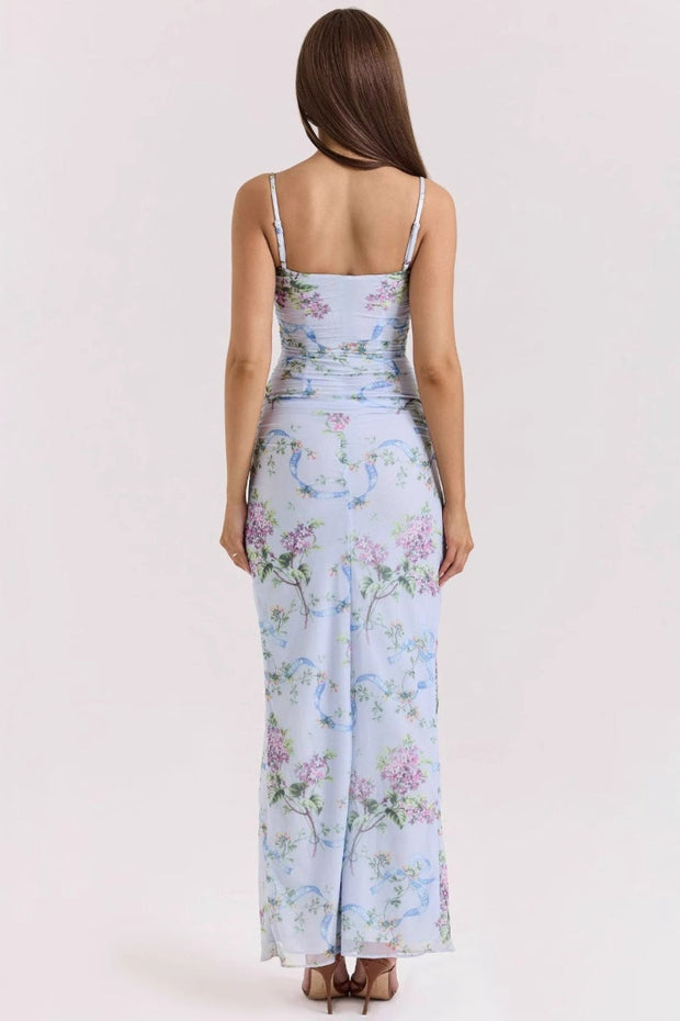 Figurbetontes Maxikleid mit Blumenmuster in Weiß