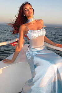 Figurbetontes Maxikleid mit Spitze und Satinoptik