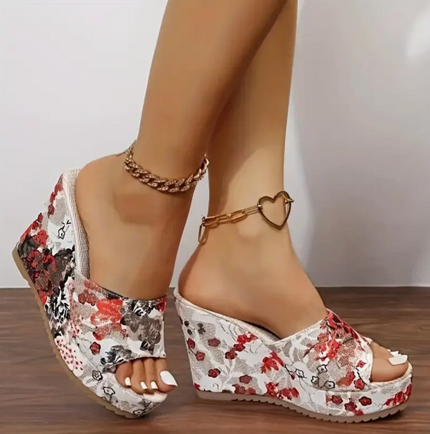 Julia - Die Keilabsatzsandalen mit Blumenmuster