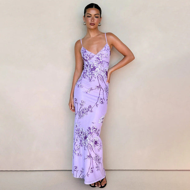 Figurbetontes Maxikleid mit V-Ausschnitt und Blumenmuster in Lila