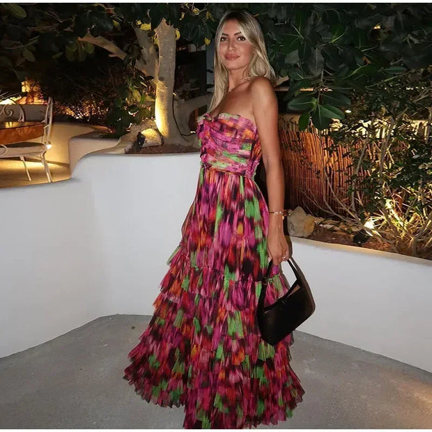 Evelina - Langes, tief ausgeschnittenes Kleid mit Volants und Blumenmuster