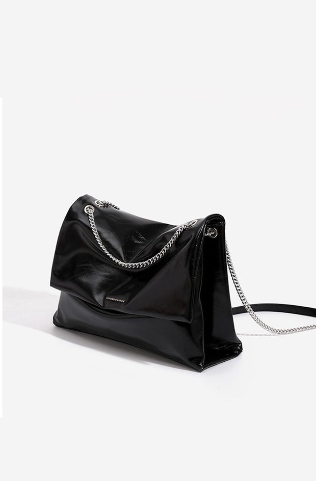 Damen-Umhängetasche mit Überschlag und Metallkette