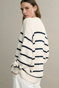 Strickjacke mit V-Ausschnitt, Streifenmuster und Strickstruktur in Weiß