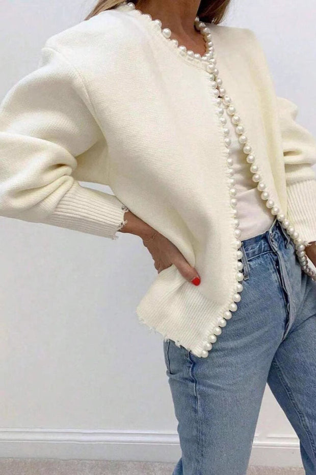 Strickjacke mit Strickstruktur und Perlendetails