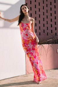 Figurbetontes Maxikleid mit Neckholder und Blumenmuster