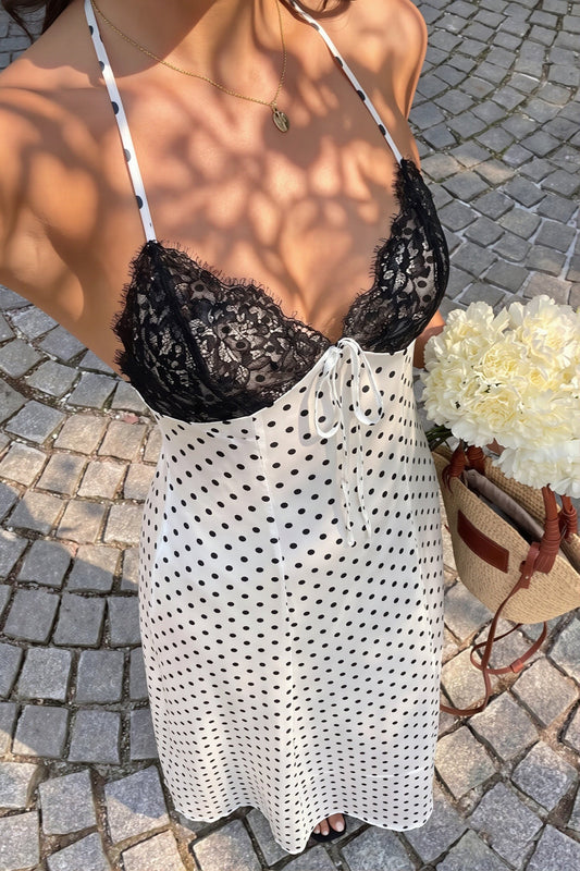 Maxikleid mit Neckholder, Bindedetail und Punktemuster