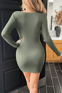 Figurbetontes Minikleid mit Strickstruktur