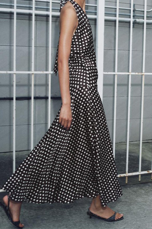 Maxikleid mit Neckholder und Punktemuster in Weiß