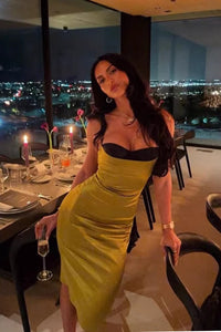 Ärmelloses Kleid mit Satinoptik
