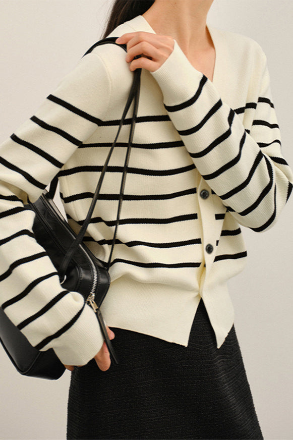 Strickjacke mit V-Ausschnitt, Streifenmuster und Farbblockmuster