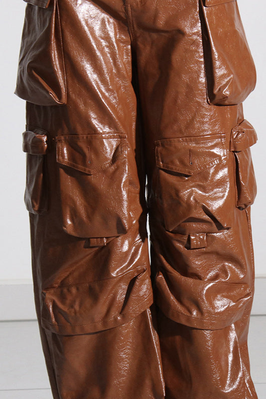 Locker geschnittene Hose mit Kunstleder