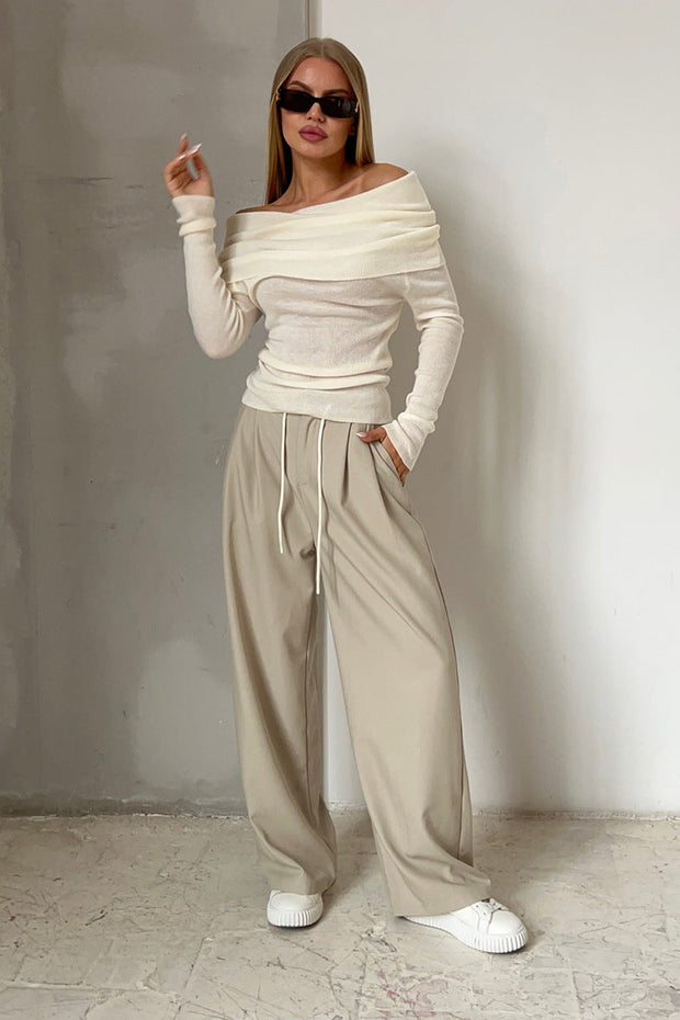 Schulterfreier Pullover mit Rundhalsausschnitt und Strickstruktur