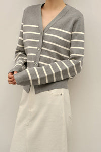 Strickjacke mit V-Ausschnitt, Streifenmuster und Farbblockmuster