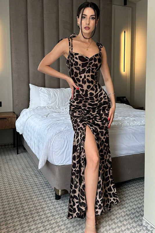 Maxikleid mit Schlitz und Leopardenmuster, mit Spaghettiträgern