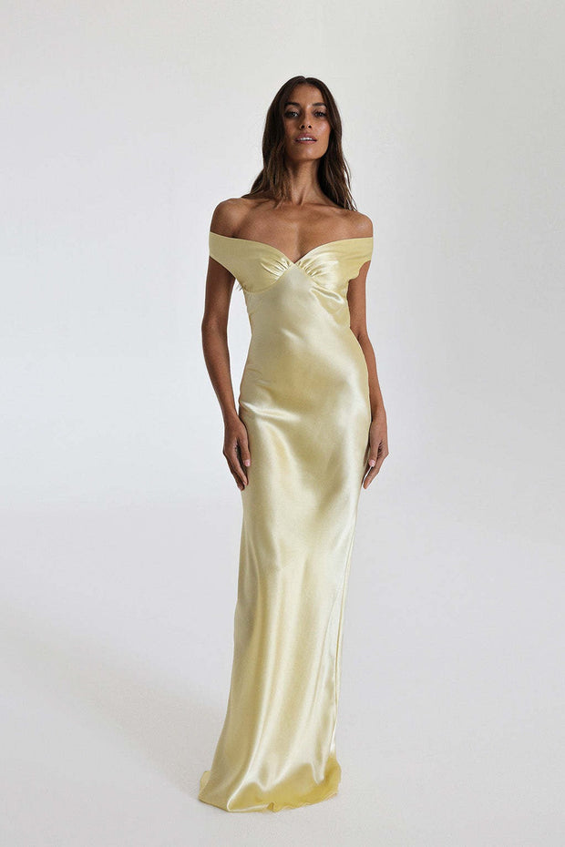 Schulterfreies Maxikleid mit Meerjungfrau-Silhouette und Satinoptik in Gelb