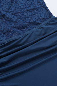 Ärmelloses Maxikleid mit Spitze in Blau