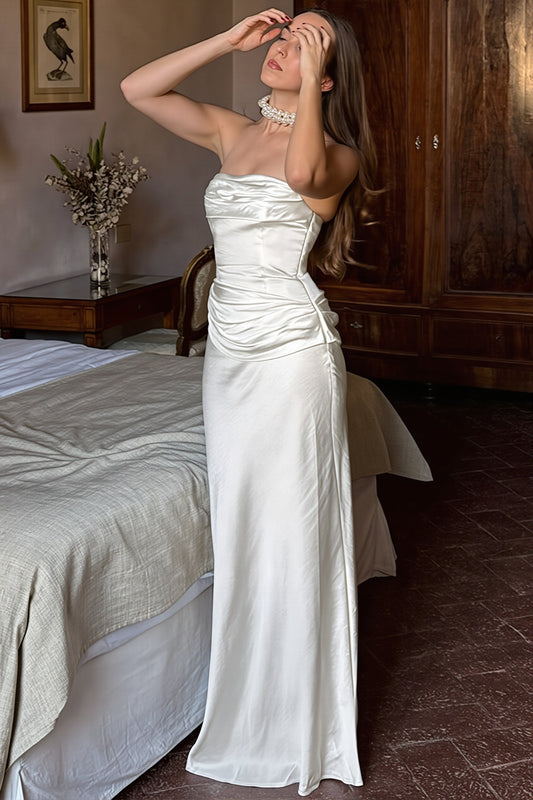 Trägerloses Maxikleid mit Satinoptik