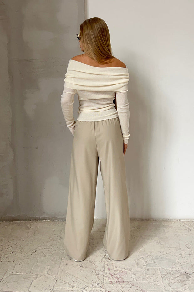 Schulterfreier Pullover mit Rundhalsausschnitt und Strickstruktur