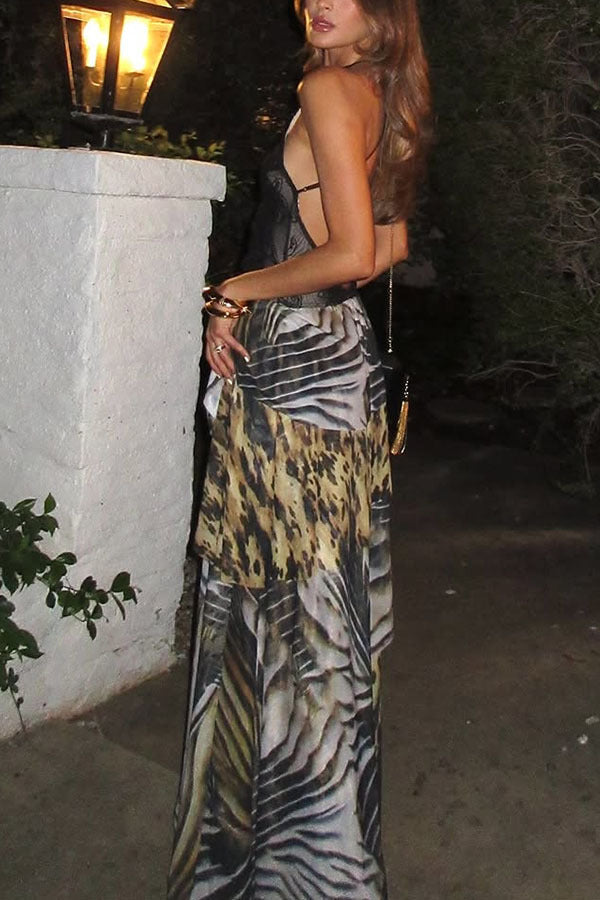 Figurbetontes Maxikleid mit Schlitz und Spitze