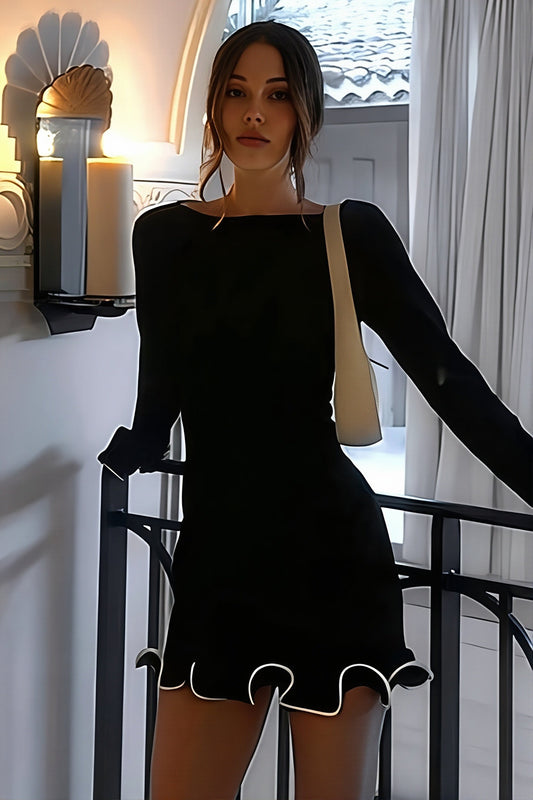 Figurbetontes Minikleid mit Strickstruktur und Rüschen