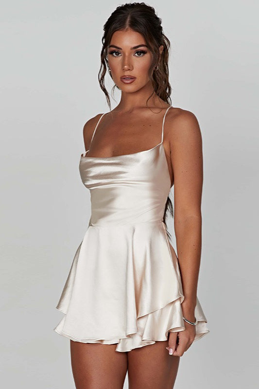 Rückenfreies Minikleid mit Wasserfallausschnitt und Bindedetail