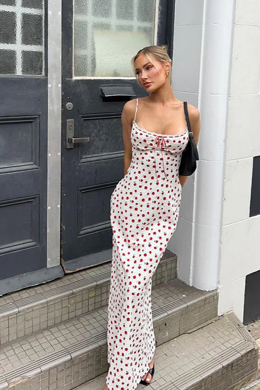 Figurbetontes Maxikleid mit Blumenmuster in Weiß