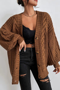 Strickjacke mit V-Ausschnitt und Strickstruktur