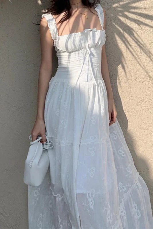 Figurbetontes Maxikleid mit eckigem Ausschnitt in Weiß