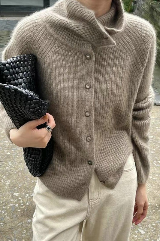 Locker geschnittene Strickjacke mit Knopfdetails und Strickstruktur in Cremeweiß