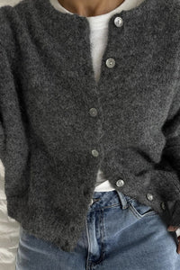 Strickjacke mit Knopfdetails und Strickstruktur in Weiß