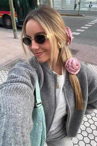 Strickjacke mit Reißverschluss und Strickstruktur in Weiß