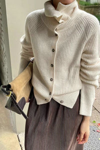 Locker geschnittene Strickjacke mit Knopfdetails und Strickstruktur in Cremeweiß