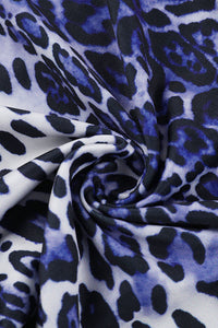 Rückenfreies Maxikleid mit Wasserfallausschnitt und Leopardenmuster
