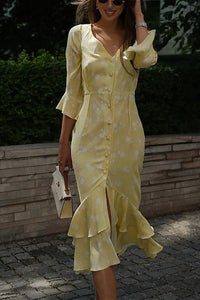 Asymmetrisches Kleid mit hoher Taille, Blumenmuster und Rüschen