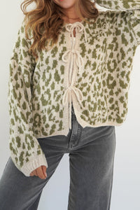 Strickjacke mit Bindedetail, Leopardenmuster und Strickstruktur