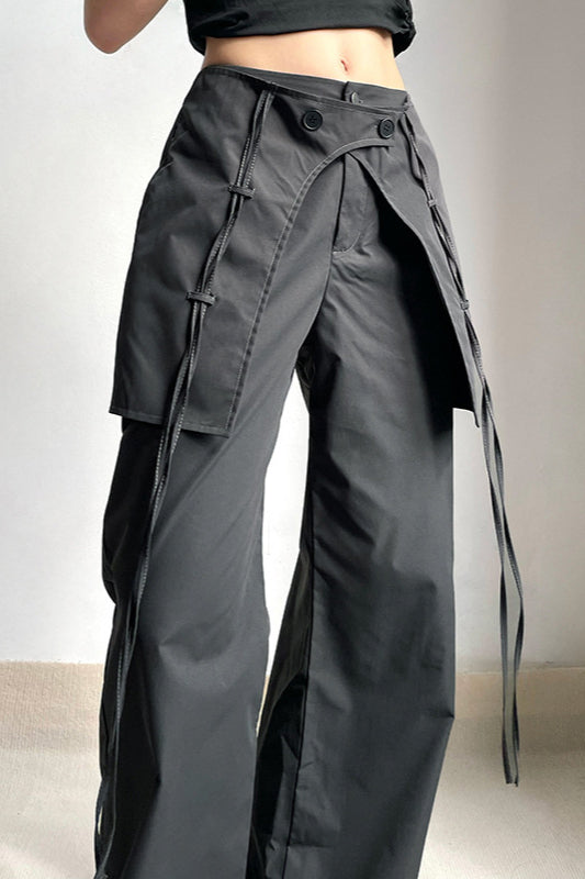Locker geschnittene Hose mit Bindedetail in Schwarz
