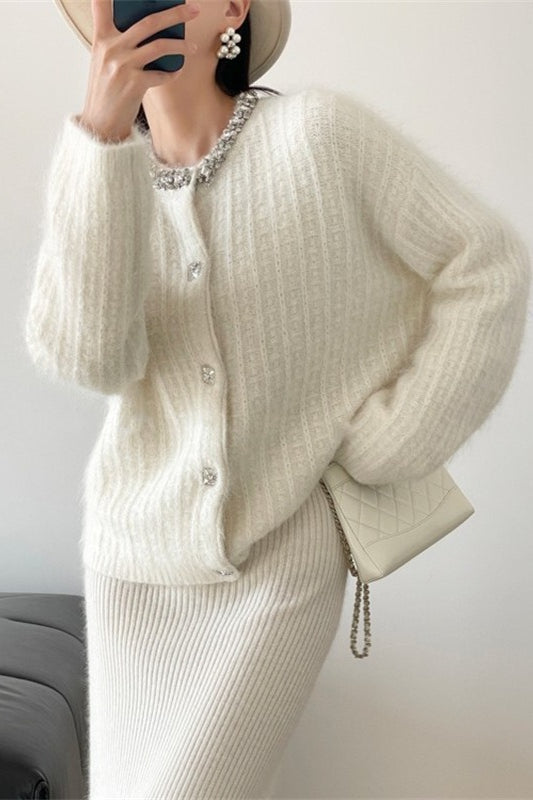 Strickjacke mit V-Ausschnitt und Strickstruktur in Weiß