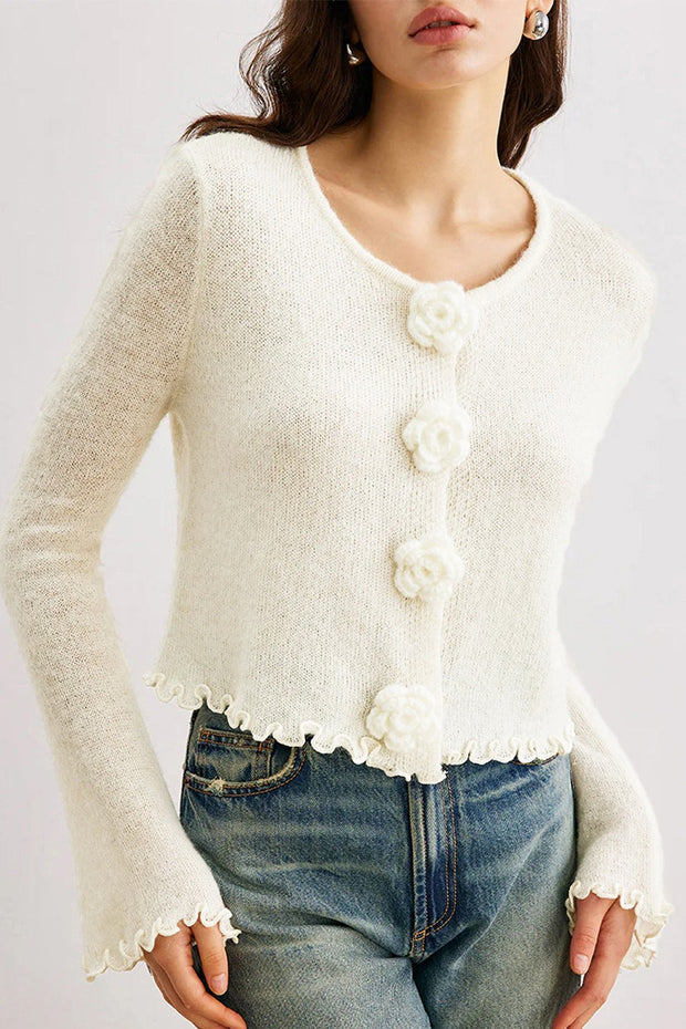 Strickjacke mit Blumenmuster, Strickstruktur und Rüschen