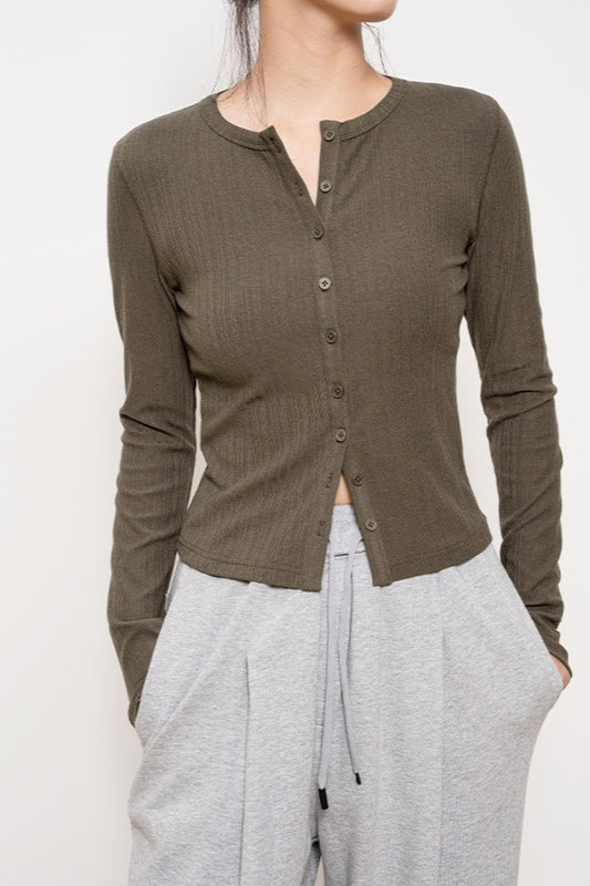 Strickjacke mit Knopfdetails und Strickstruktur in Oliv
