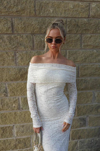 Schulterfreies Maxikleid mit Spitze