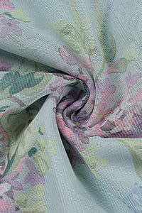Figurbetontes Maxikleid mit Blumenmuster in Weiß