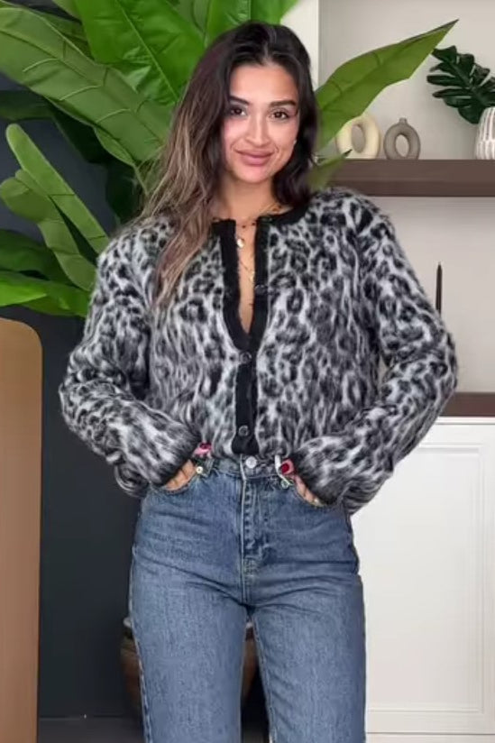 Strickjacke mit Leopardenmuster in Braun